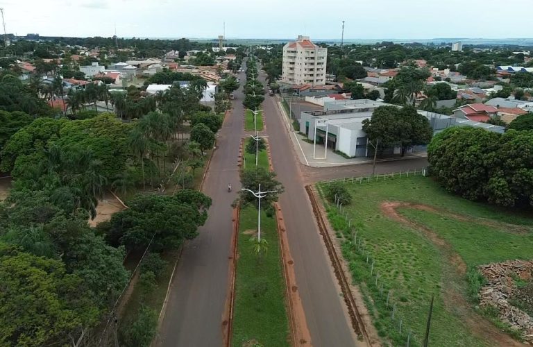 Prefeitura de Naviraí realiza manutenção na Avenida Bataguassu
